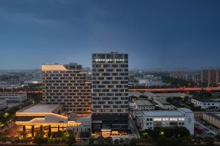 Mercure Kunshan Beimen Road Hotel Отели рядом с достопримечательностью «Former Residence of Zhang Pu»
