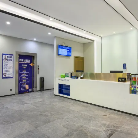 7 Days Premium Hotel (Xingyi Pingdong Avenue)
