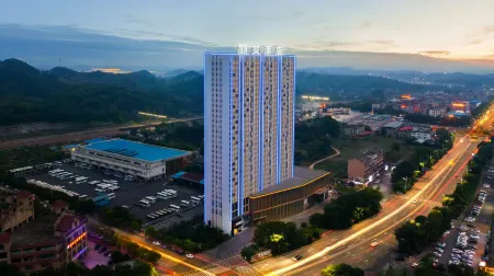 Li'ai Hotel (Yiyang Railway Station) Отели рядом с достопримечательностью «First Village of Great Changes in the Mountains»