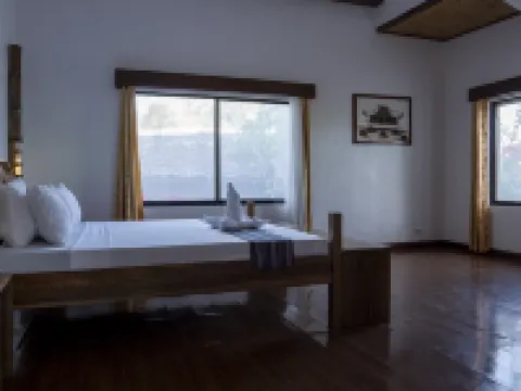 Exclusive & Private Island Resort: Floral Island โรงแรมในTaytay