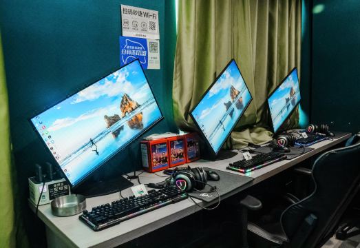 러브 컴피티션 호텔