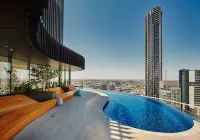Spire Residences by CLLIX - สระว่ายน้ำแบบอินฟินิตี้