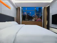 Yu Jia Esports Apartment (Shenzhen North Station Baishilong Subway Station Branch)