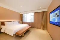 HanTing Hotel (Eurasia Shopping Center, Tongjiang Road, Baishan) - parking
