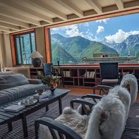 Yading Lanyond Hotel
