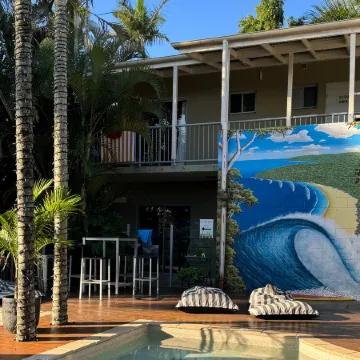 Noosa Flashpackers Отели рядом с достопримечательностью «Торгово-развлекательный центр Noosa Junction»