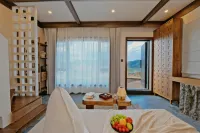 Dongyu Xisu Homestay (Baihaba Scenic Area)