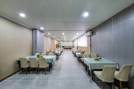 Lifeng Mansion Отели рядом с достопримечательностью «Niuyuzui Scenic Area»