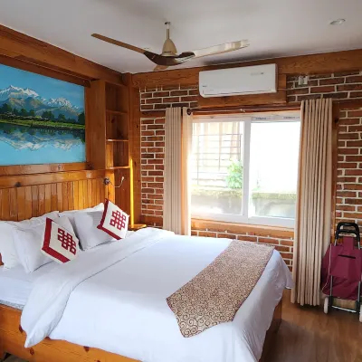 Kiwi Backpackers Hostel Pokhara Отели рядом с достопримечательностью «Водопад Деви»