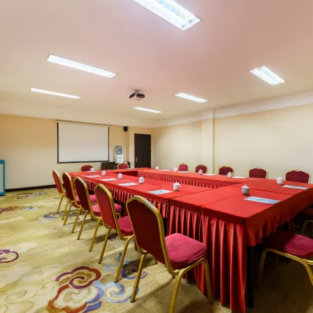 Dalian Friendship Hotel Отели рядом с достопримечательностью «Далянь Харбор»