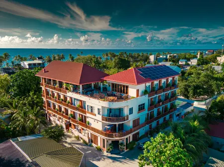 Araamu Hotels Maldives Отели рядом с достопримечательностью «Meeru Island Resort and Spa»