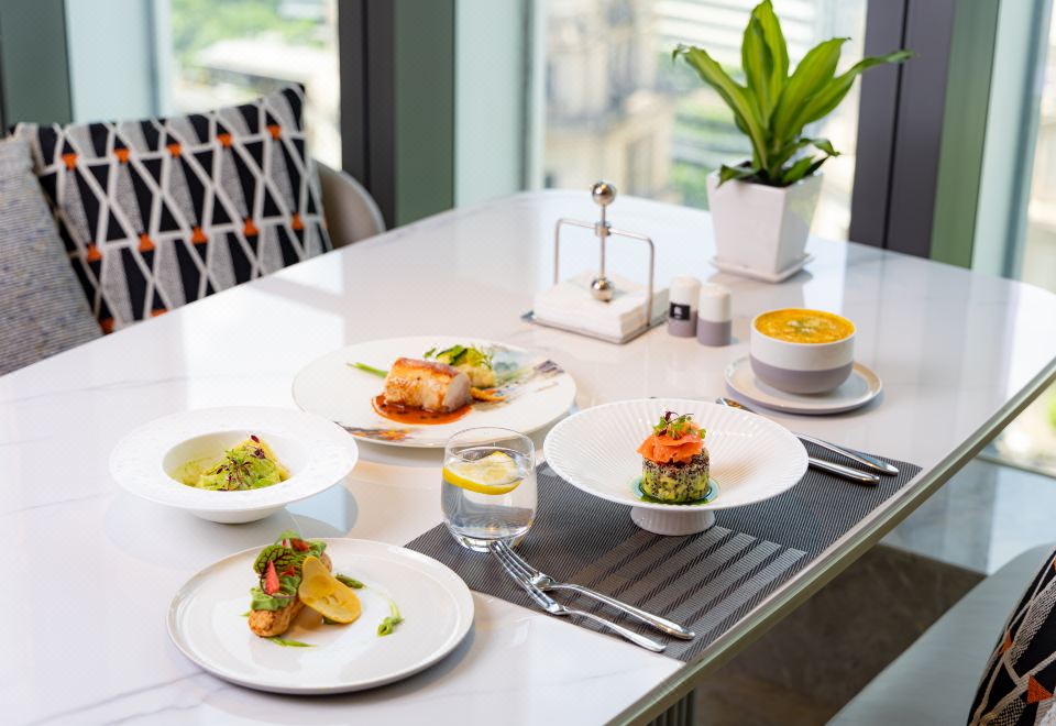 J 레지던스의 미니멀한 침실 디자인