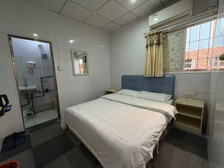 Jinhua Apartment (Guangzhou Shangxiajiu Pedestrian Street Yongqingfang)