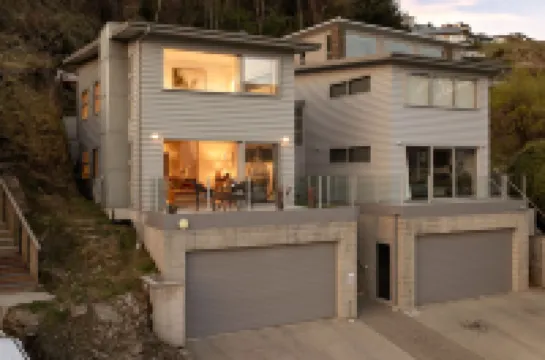 Lake Views on De La Mare Place, 3 BDR, Free Wi-Fi Hotels in 