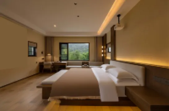 Floral Hotel·Mountain Retreat in the Clouds (Putuo Mountain Ten Thousand Buddhas Pagoda Hotel) Hotels in Zhoushan