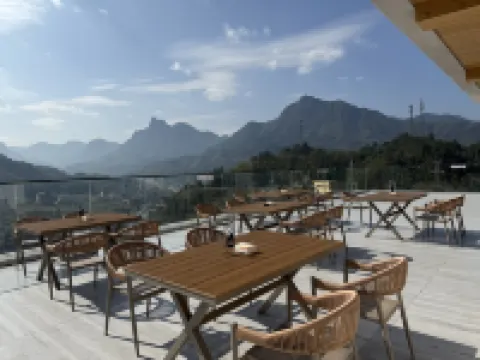 Huajing · Resort Homestay (Mangshan Yao Ethnic Township Branch)