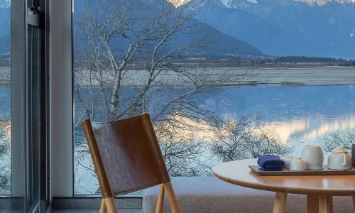 Shanzeju Holiday Hotel (Linzhi Airport)