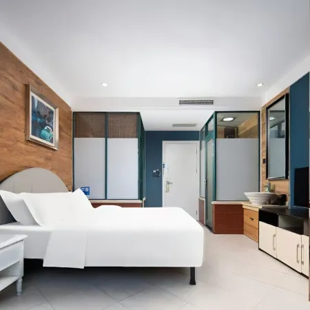 Home Inn Baiyun Hotel (Nanyang Station)