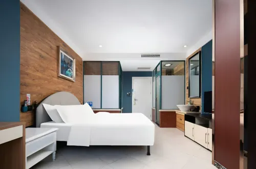 Home Inn Baiyun Hotel (Nanyang Station)