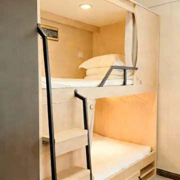 敦煌河岸聽風青年旅社（敦煌書局店）