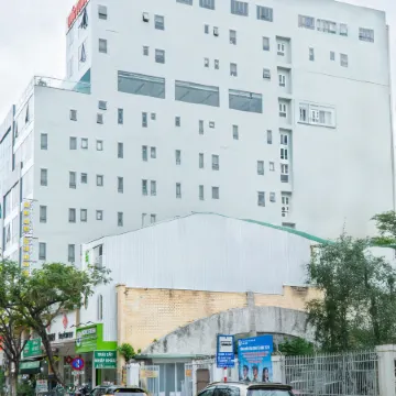 QUOC CUONG HOTEL& APARTMENT DANANG BY HAVILAND Отели рядом с Аэропорт Дананг