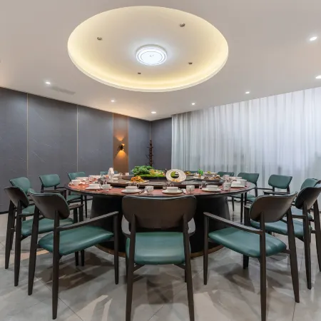 Jiudinghong Business Hotel