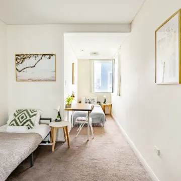 Central Mascot 2BR Apartment – Steps to Transit & Shops