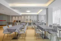 Clouds Seasons Hotel (Hezhou University West Campus Branch)