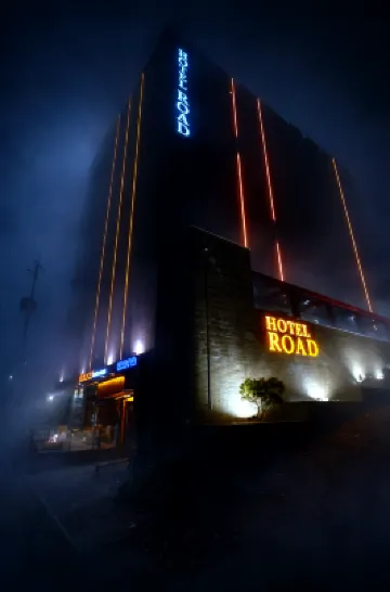 HOTEL ROAD