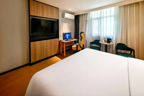 Jingfang E-Sports Hotel (Zhenjiang Wanda)