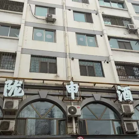 Longshen Hotel (Lanzhou Yantan RT-Mart Store) Отели рядом с достопримечательностью «Университет Ланьчжоу»