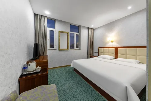 Jinghua Hotel (Jining South Station Victoria Plaza)
