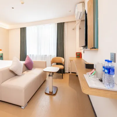 Urumqi Youjia Hotel (Hongshan Jade Antique City) Hotels near Hongshan Park