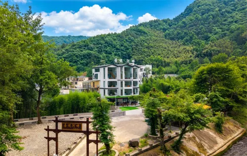 吾悅河畔·觀山溯溪輕奢美墅（皖南川藏線板橋村店）