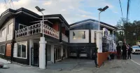 Gibraltar Inn - Guest houses
