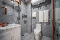 Dongshan Yanlaige Homestay - غرفة مطلة على الجبل