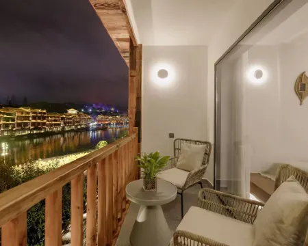 No.1 Banju Riverview Homestay Hotels in Fenghuang County