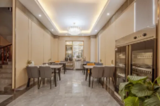 Yayajiang Xueyu Qingcheng Hotel