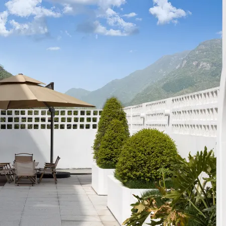 JANE Hot Spring Hotel (Anji Yunshang Grassland Panda Tribe Adventure Park Branch)