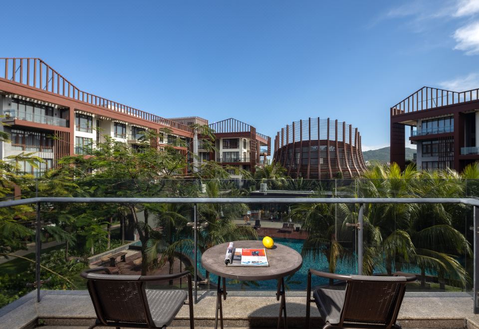 3. 싼야 야룽완 아..