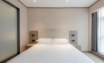 HanTing Hotel (Chongqing North Railway Station Longtousi Park Subway Station Hotel)