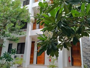 The Palines Apartment and Guesthouse - Vista Alabang