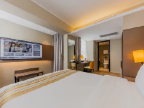 Homeinn Plus Hotel (Shanghai Lujiazui Yushan Road Yuanshen Sports Center Subway Station) Hotels near Shanghai Science and Technology Museum