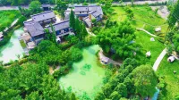 Heyin Jinxi Hot Spring Resort Homestay Hotel di Chongzhou