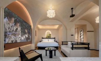 The Artisan Rose Hotel