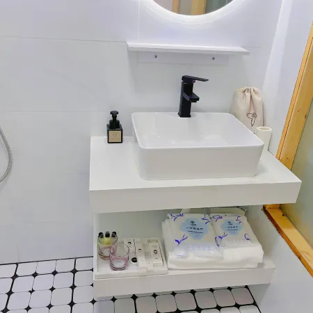 Liuba Chuyuxuan Homestay