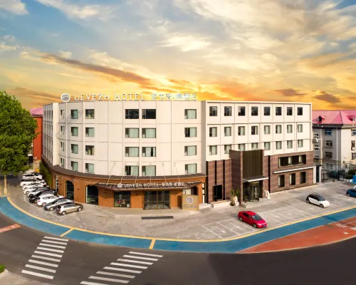 Yueweizhi · Rong Hotel (Baoding Wanbo Plaza & North Baobai Shopping Plaza Branch) Hotels near Baoding Library