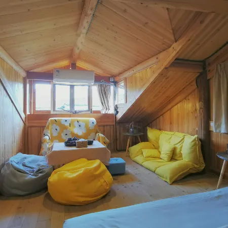 Xiazhai Gate Homestay (Longtan Village)
