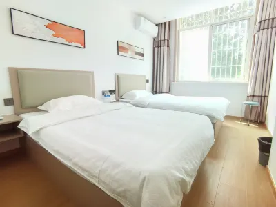 Huatuo Business Hotel Hotels near Chinese Stone City