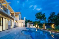 Sun Moon Beach swimming pool courtyard (Shek Mui Wan Shop) - โรแมนติก